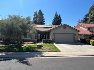 6625 River Mesa Dr, Riverbank, CA 95367