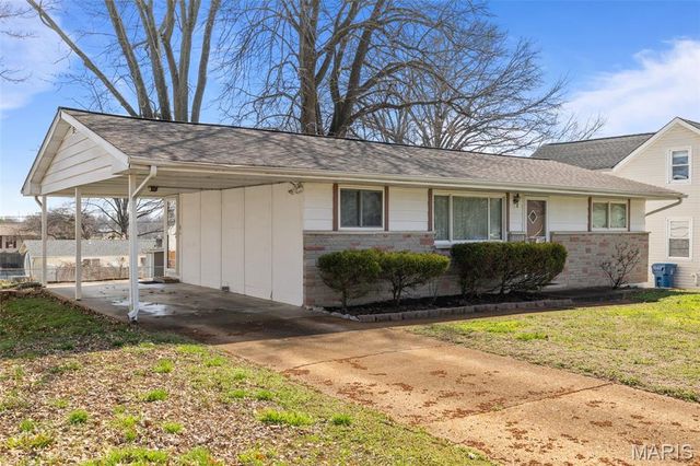 10556 Crecelius Drive, St Louis, MO 63123