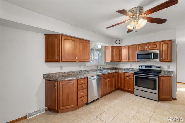 10556 Crecelius Drive, St Louis, MO 63123