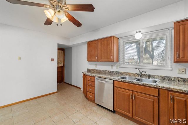 10556 Crecelius Drive, St Louis, MO 63123