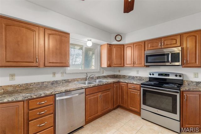 10556 Crecelius Drive, St Louis, MO 63123