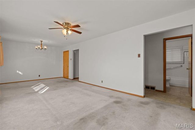 10556 Crecelius Drive, St Louis, MO 63123