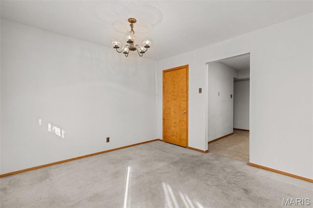 10556 Crecelius Drive, St Louis, MO 63123