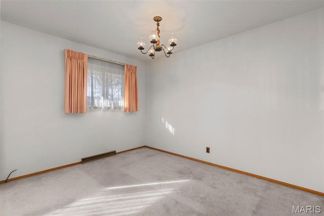 10556 Crecelius Drive, St Louis, MO 63123