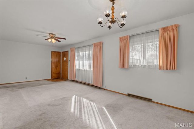 10556 Crecelius Drive, St Louis, MO 63123