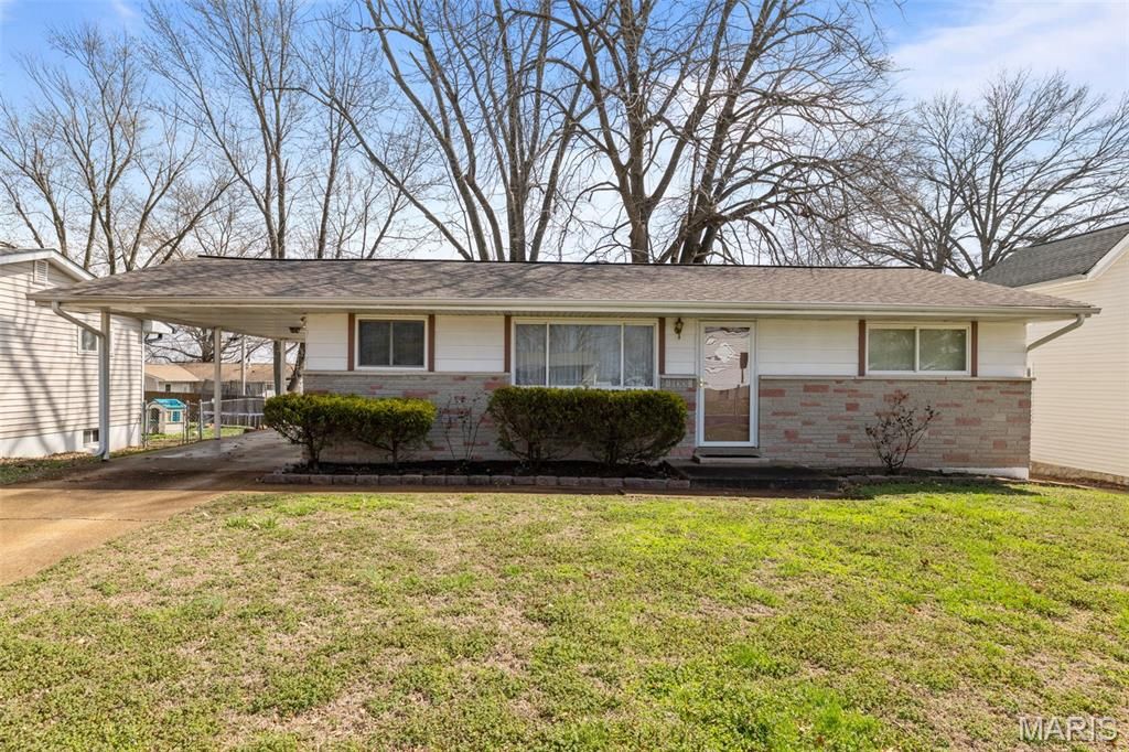 10556 Crecelius Drive, St Louis, MO 63123