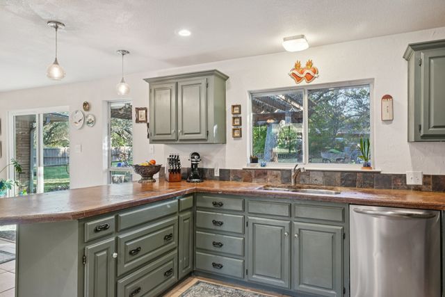 1202 Hopkins Drive, Denton, TX 76205