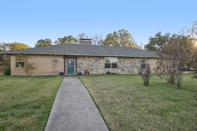 1202 Hopkins Drive, Denton, TX 76205