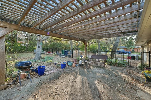 1202 Hopkins Drive, Denton, TX 76205