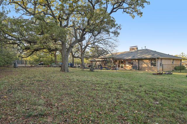 1202 Hopkins Drive, Denton, TX 76205