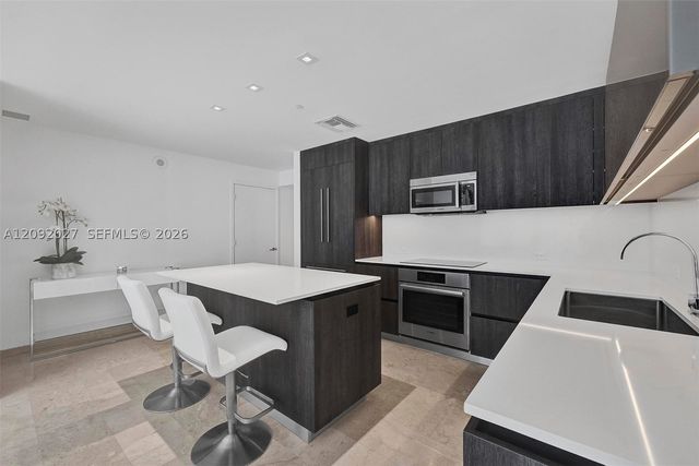 88 SW 7th St 910, Miami, FL 33130