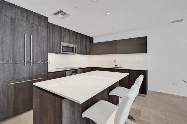 88 SW 7th St 910, Miami, FL 33130