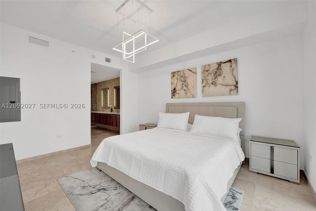 88 SW 7th St 910, Miami, FL 33130