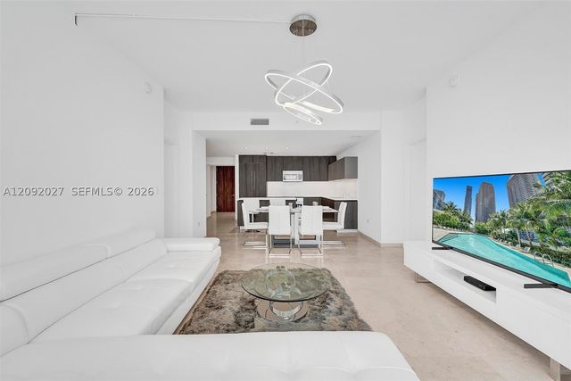 88 SW 7th St 910, Miami, FL 33130