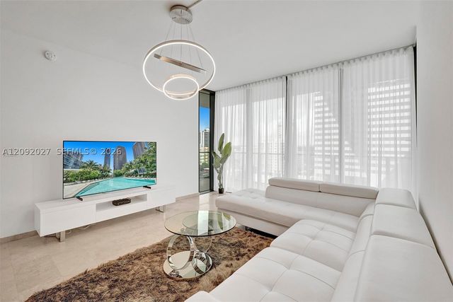 88 SW 7th St 910, Miami, FL 33130