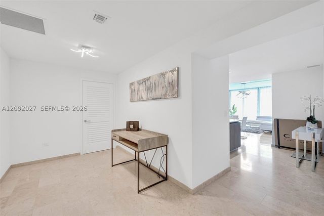 88 SW 7th St 910, Miami, FL 33130