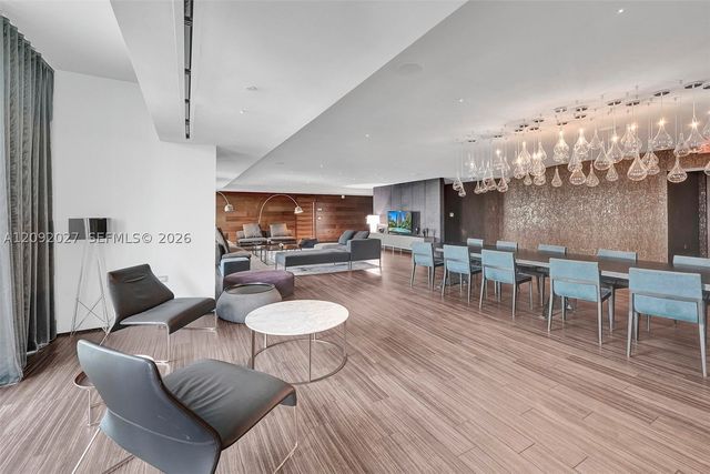 88 SW 7th St 910, Miami, FL 33130
