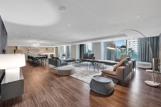 88 SW 7th St 910, Miami, FL 33130