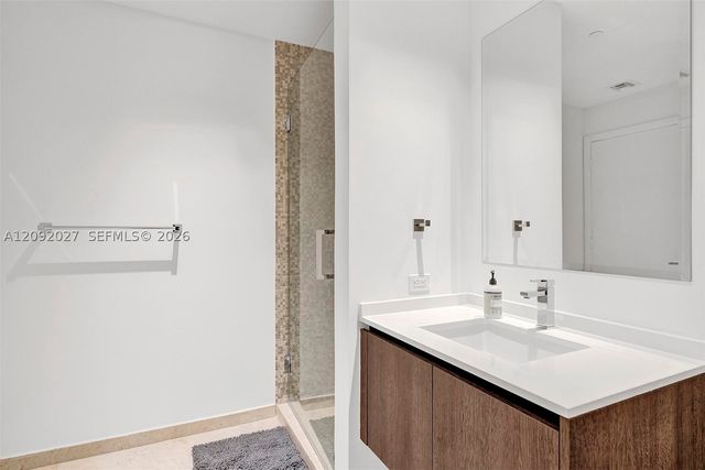 88 SW 7th St 910, Miami, FL 33130