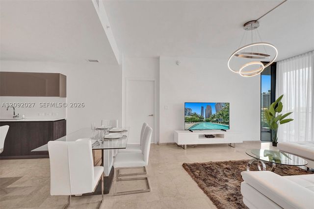 88 SW 7th St 910, Miami, FL 33130
