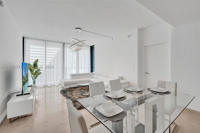 88 SW 7th St 910, Miami, FL 33130