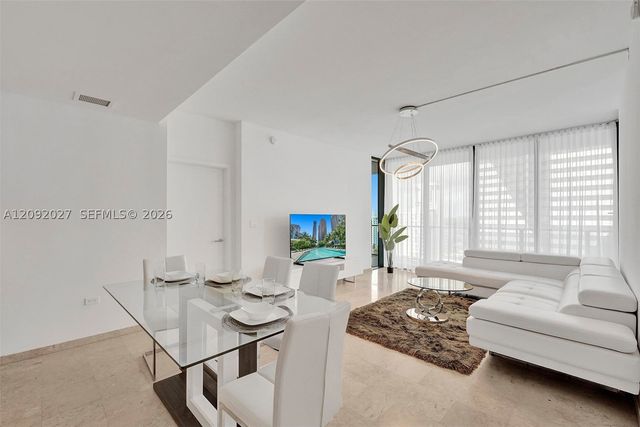 88 SW 7th St 910, Miami, FL 33130