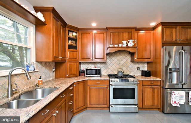 123 SHOAL CREEK DR, Blue Bell, PA 19422