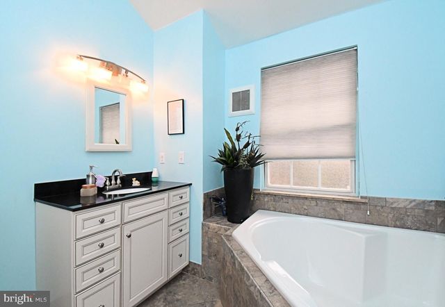 123 SHOAL CREEK DR, Blue Bell, PA 19422