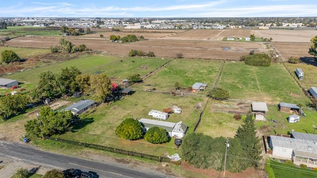 633 W Greenway Ave, Turlock, CA 95380