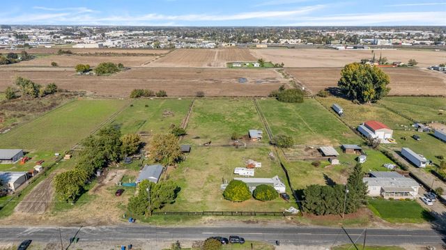 633 W Greenway Ave, Turlock, CA 95380