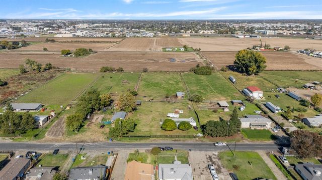 633 W Greenway Ave, Turlock, CA 95380