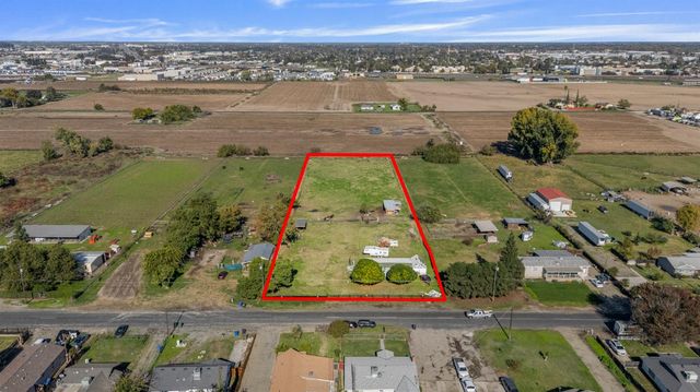 633 W Greenway Ave, Turlock, CA 95380