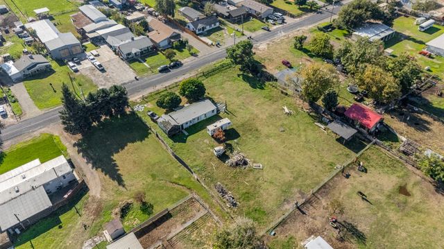 633 W Greenway Ave, Turlock, CA 95380