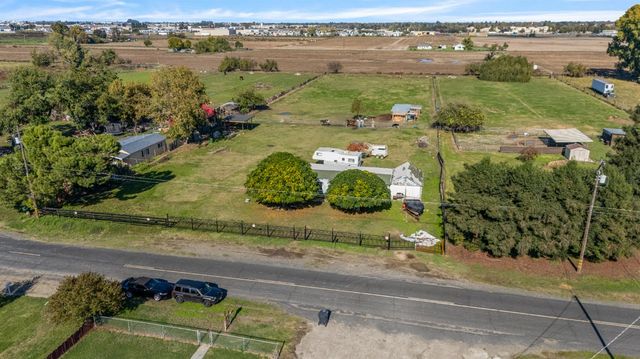 633 W Greenway Ave, Turlock, CA 95380