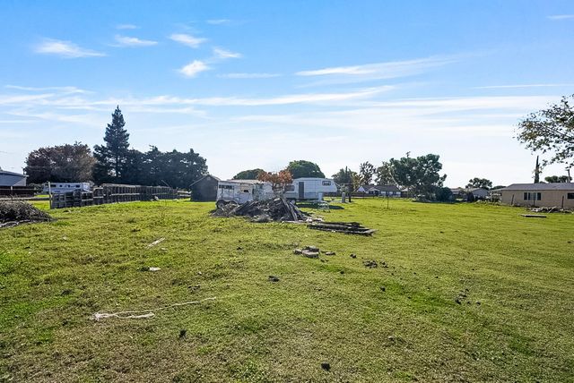 633 W Greenway Ave, Turlock, CA 95380