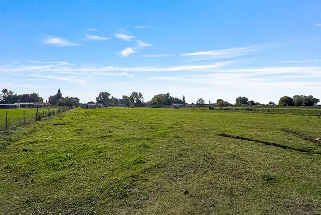 633 W Greenway Ave, Turlock, CA 95380