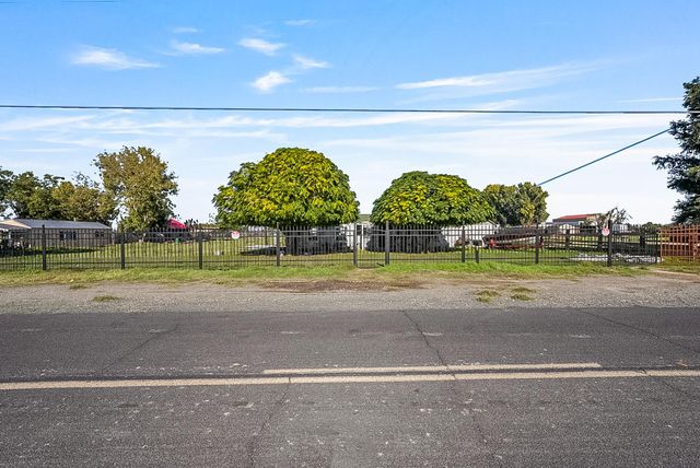 633 W Greenway Ave, Turlock, CA 95380