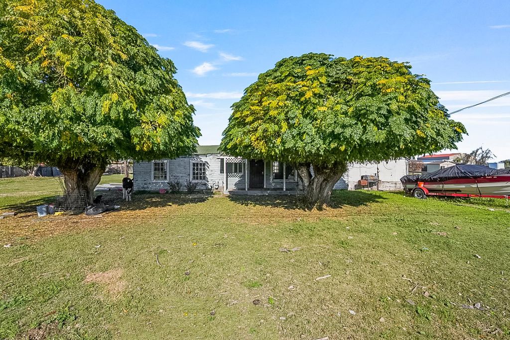 633 W Greenway Ave, Turlock, CA 95380