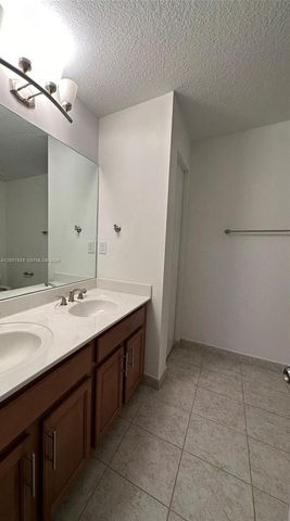 317 NE 194th Lane 317, Miami, FL 33179