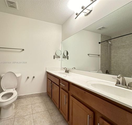 317 NE 194th Lane 317, Miami, FL 33179