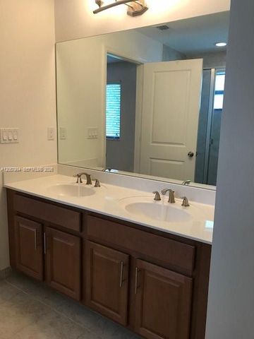 317 NE 194th Lane 317, Miami, FL 33179