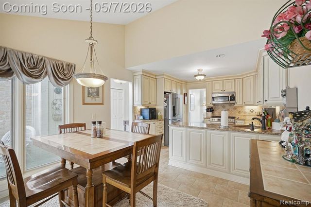 42626 Christina Drive, Sterling Heights, MI 48313