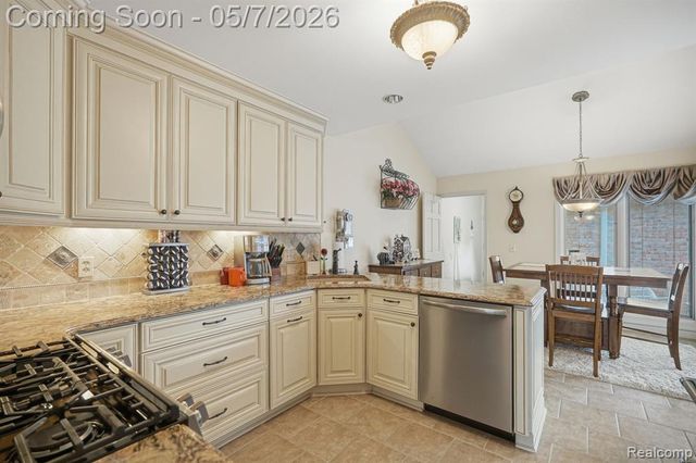 42626 Christina Drive, Sterling Heights, MI 48313