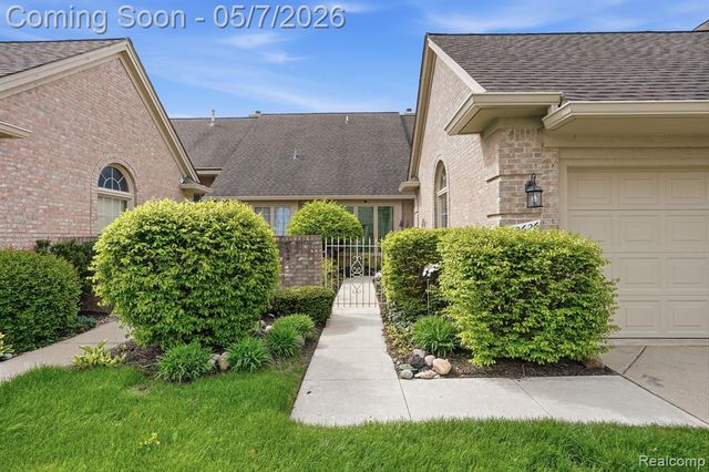 42626 Christina Drive, Sterling Heights, MI 48313