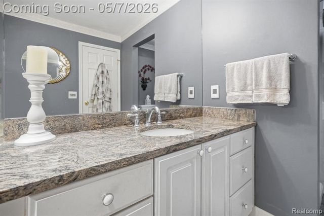 42626 Christina Drive, Sterling Heights, MI 48313