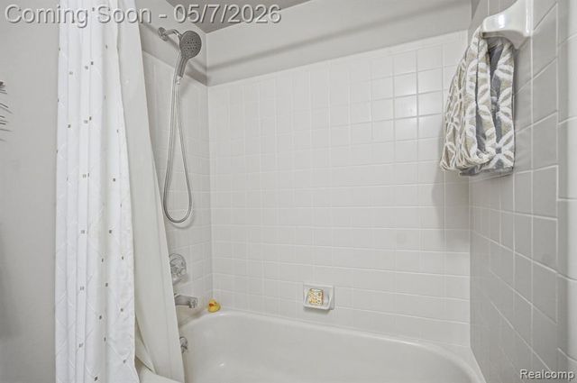 42626 Christina Drive, Sterling Heights, MI 48313