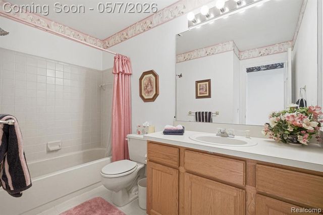 42626 Christina Drive, Sterling Heights, MI 48313