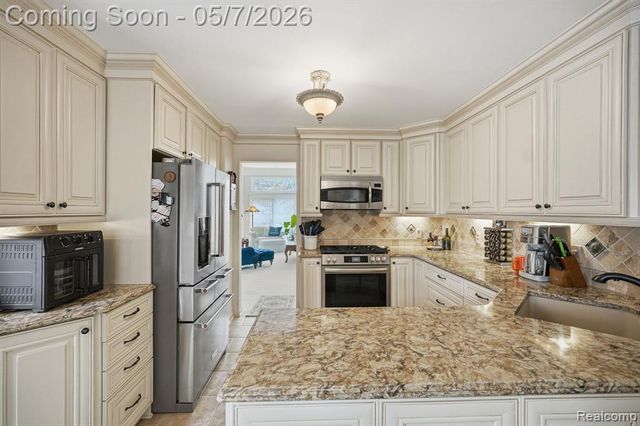 42626 Christina Drive, Sterling Heights, MI 48313
