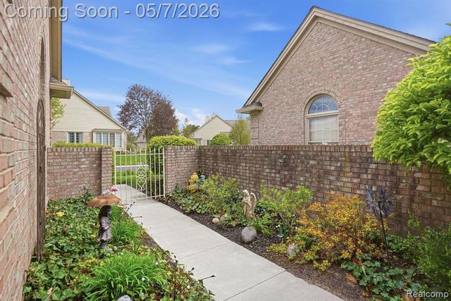 42626 Christina Drive, Sterling Heights, MI 48313