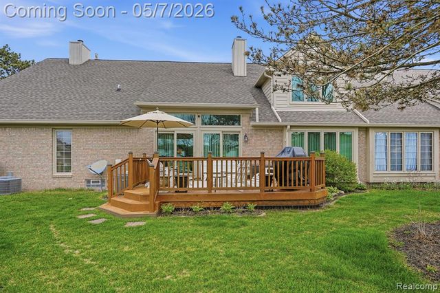 42626 Christina Drive, Sterling Heights, MI 48313